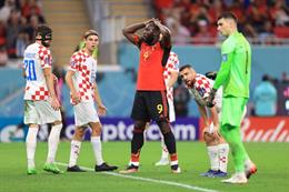 Hàng thủ Croatia đứng hình trước mộc vương Lukaku